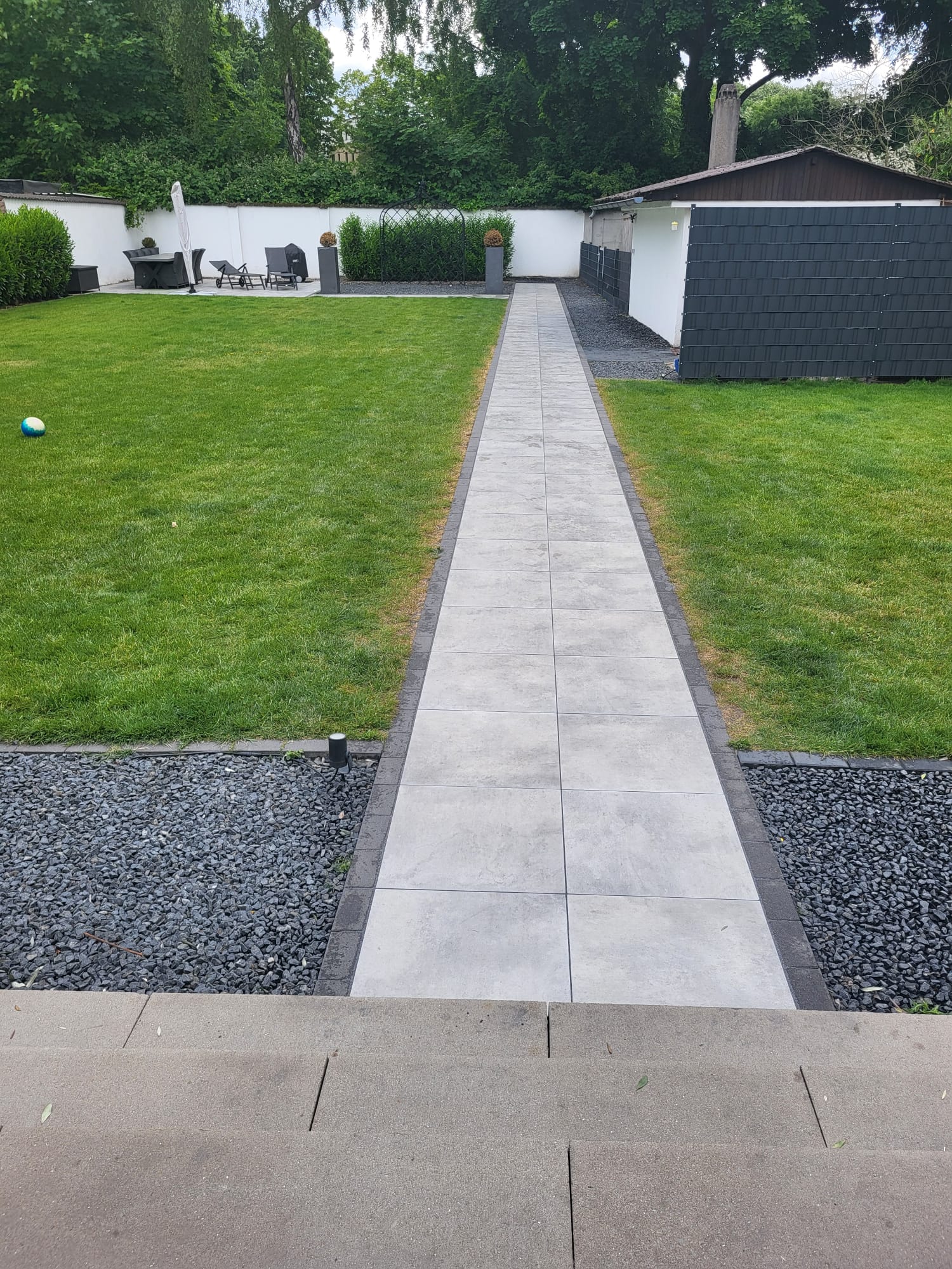 Gartenwege anlegen in Datteln – Beton, Naturstein oder Kies für funktionale Gehwege im Garten